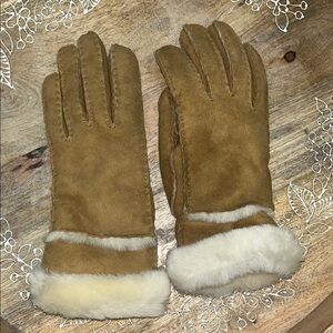 Tan Suede Gloves with White Fur Trim